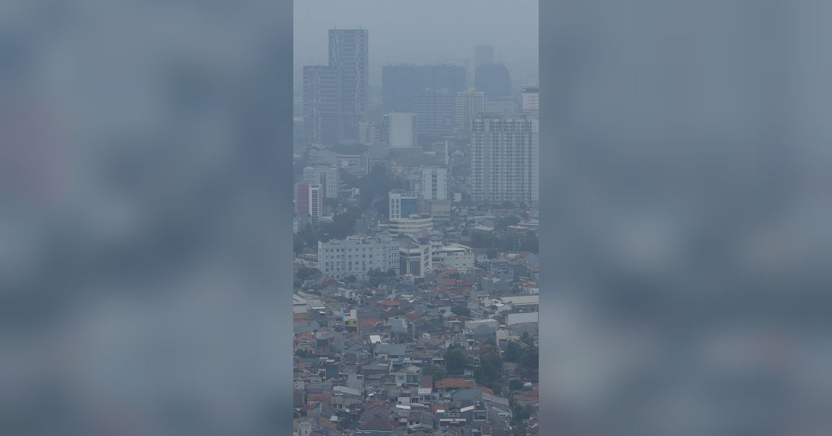 FOTO: Polusi Jakarta Terburuk Dunia, Warga Diimbau Kurangi Penggunaan Kendaraan Pribadi