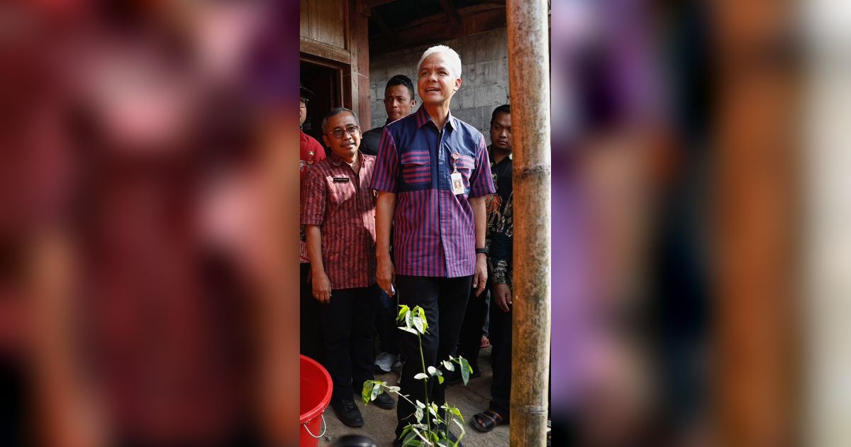 Ganjar Beri Bantuan Air Bersih di Banjarnegara, Warga Tak Perlu Lagi Turun ke Sungai Bawa Ember