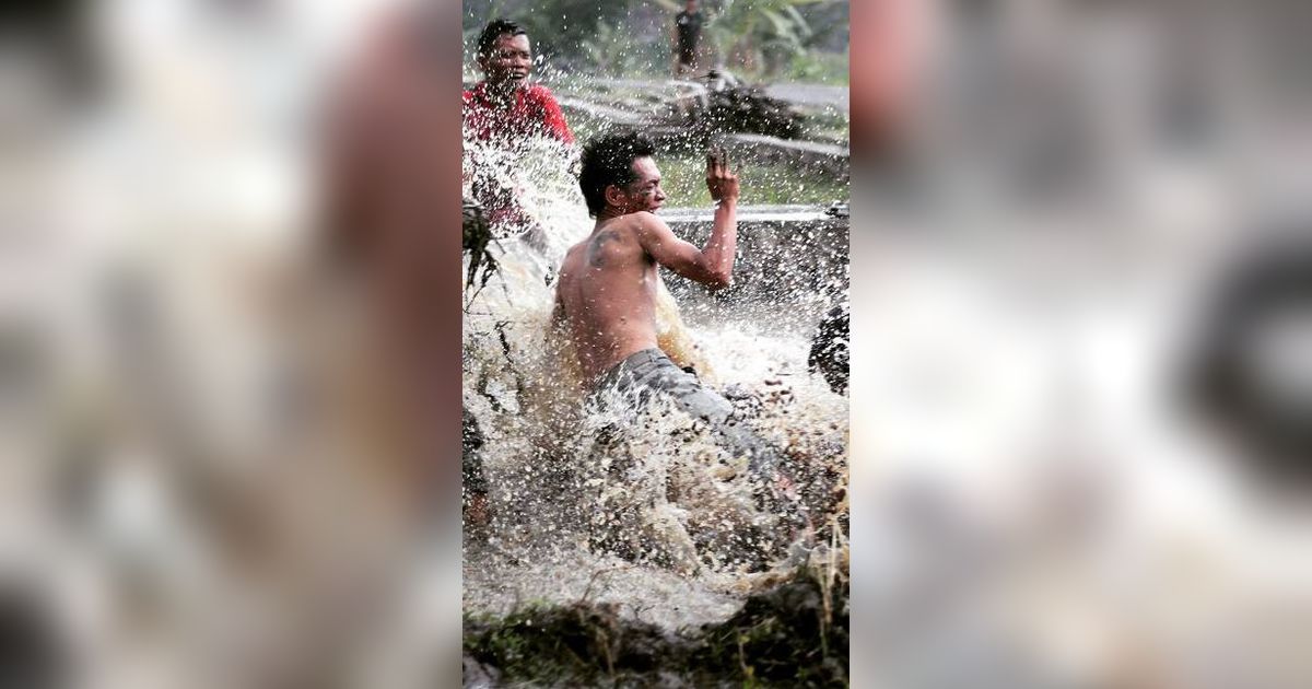 Mengenal Tradisi Popokan Lempar Lumpur di Semarang, Berawal dari Usir Harimau