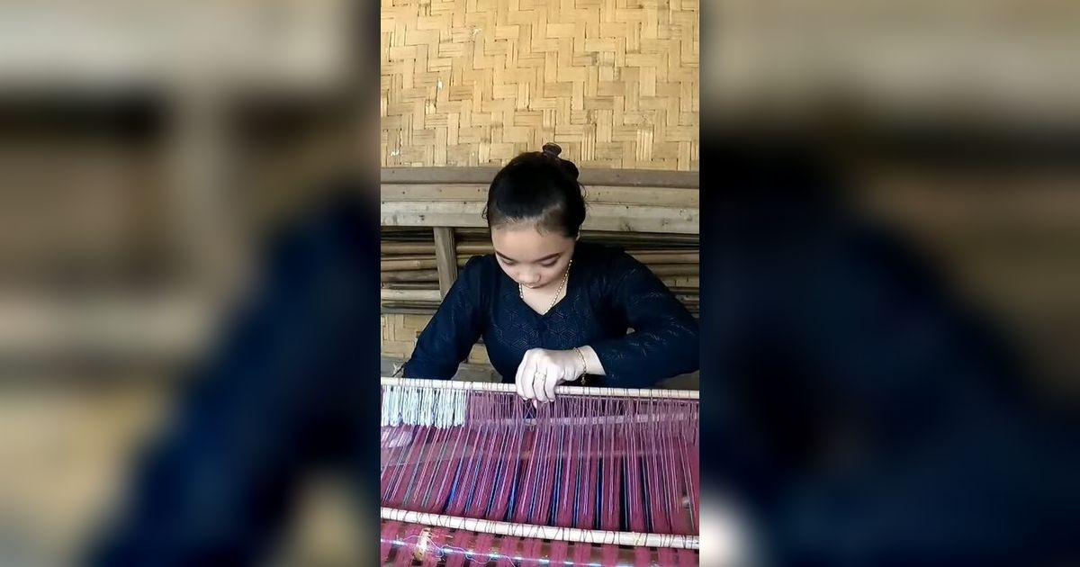 Cantiknya Gadis Baduy saat Menenun Kain, Sudah Belajar Sejak Usia 5 Tahun