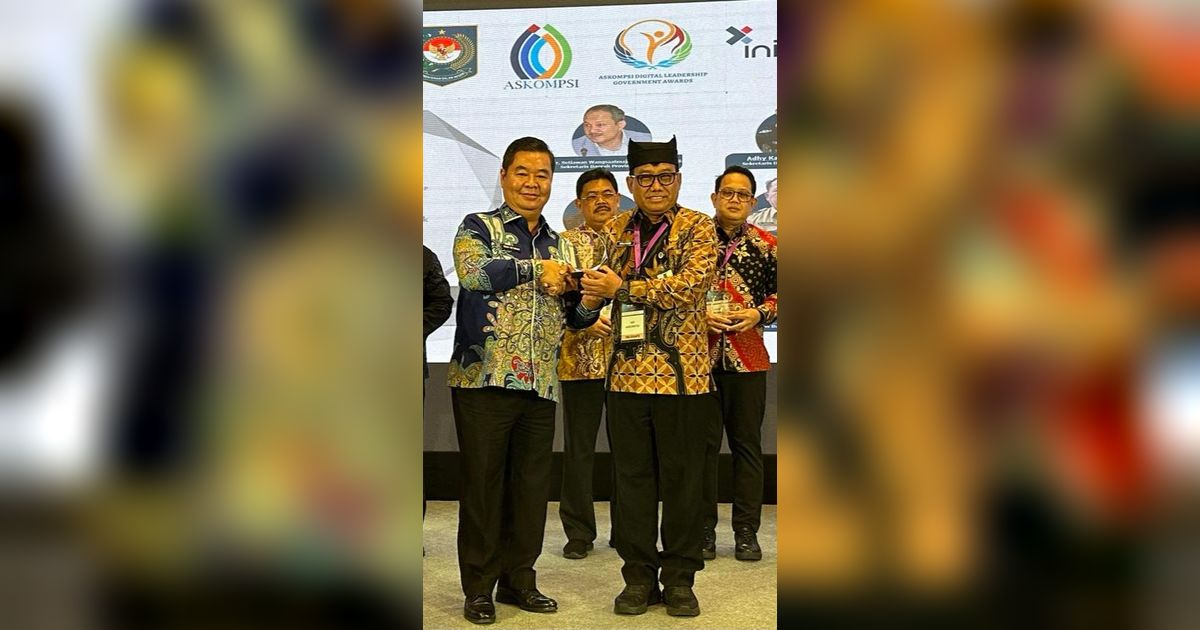 Sekda Banyuwangi Jadi Sekda Terbaik dalam Digital Leadership Government Awards 2023