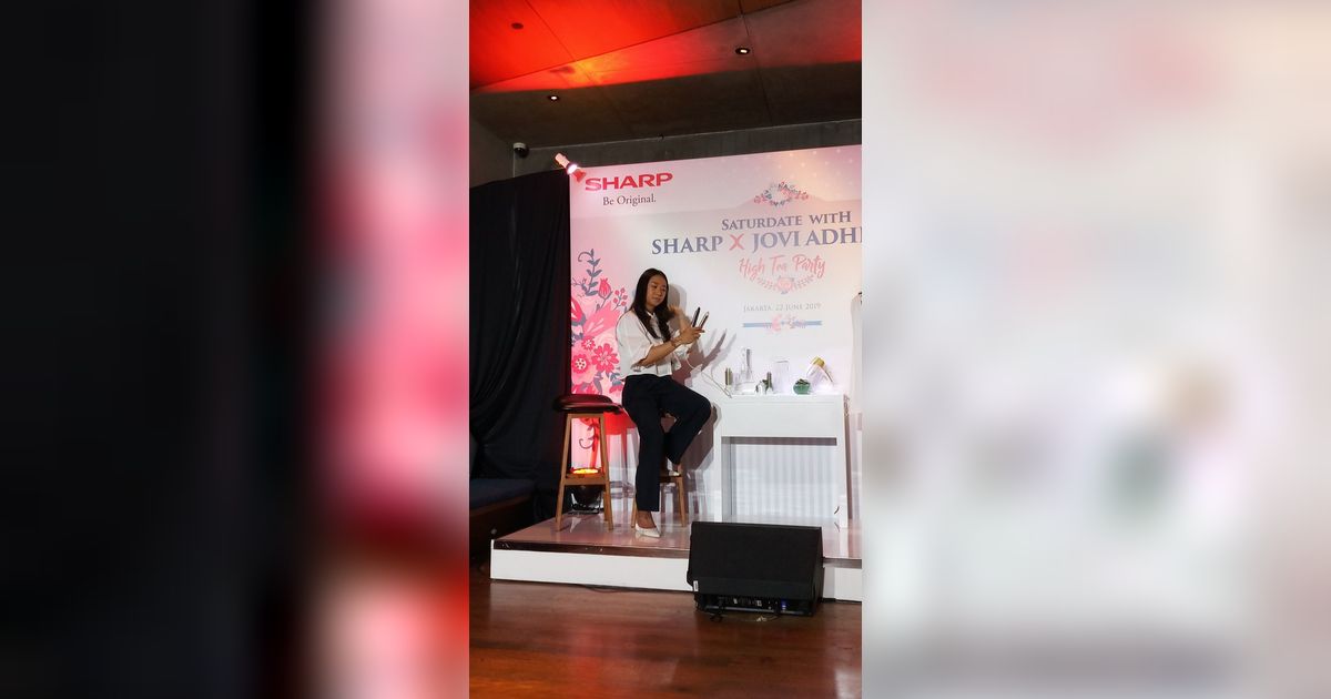 Kemenag Buka Suara soal Viral Selebgram Jovi Adhiguna Bawa Kerupuk Babi ke Resto Halal