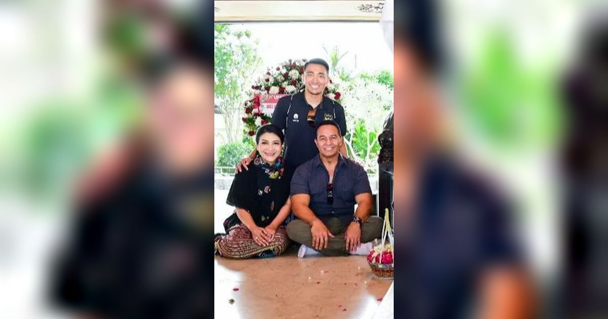 Mantan Panglima TNI Ajak Istri & Putra Bontot Ziarah ke Makam Soekarno, Lanjut Nengok Cucu