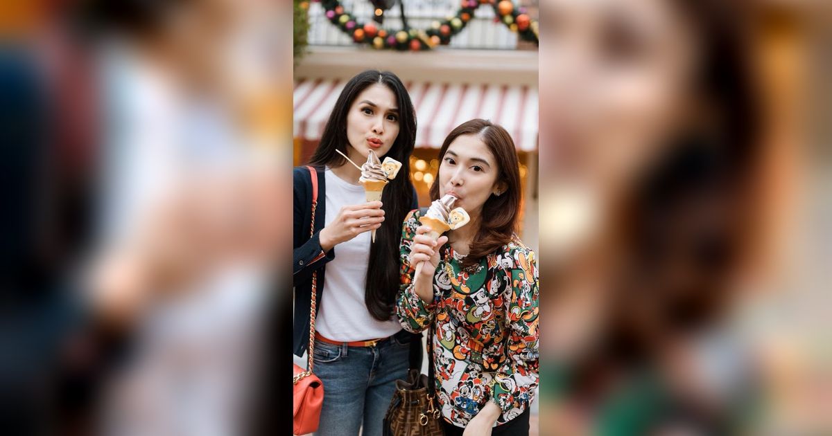 Selalu Kompak, Intip Potret Kebersamaan Kartika Dewi dan Sandra Dewi