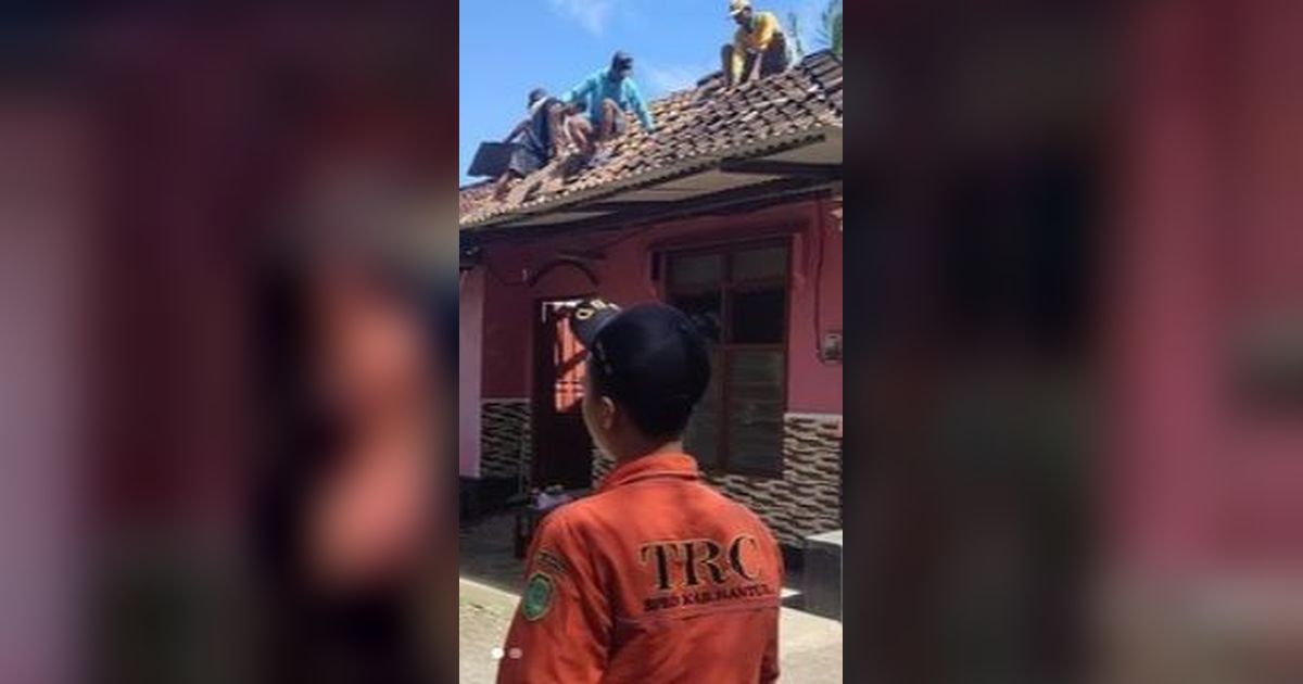 Terdampak Gempa, Begini Kompaknya Warga Bantul Gotong-Royong Renovasi Rumah Bareng Aparat