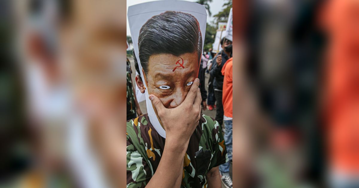 Aksi Solidaritas untuk Muslim Uighur, Demonstran Bentangkan Spanduk Tragedi Urumqi