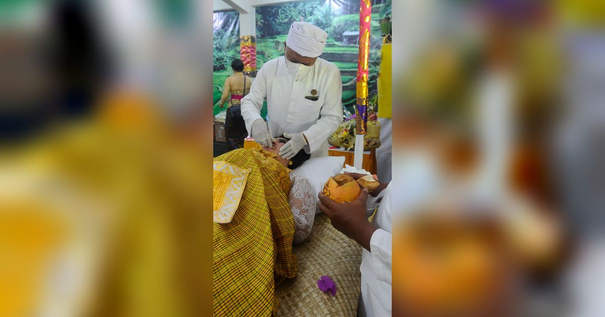 FOTO: Menengok Mepandes, Ritual Sakral Potong Gigi bagi Remaja Hindu di Bogor