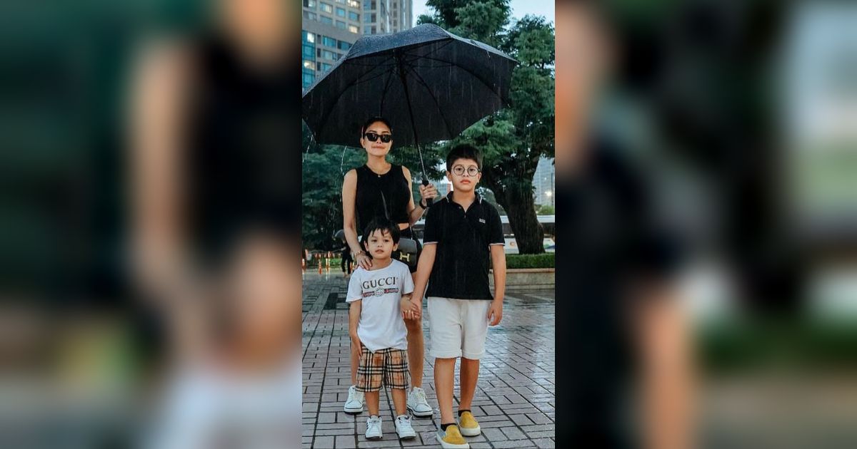 Duo Ganteng! Potret Azka dan Arkana Anak Laki-laki Nikita Mirzani Liburan di Korea Selatan Curi Perhatian