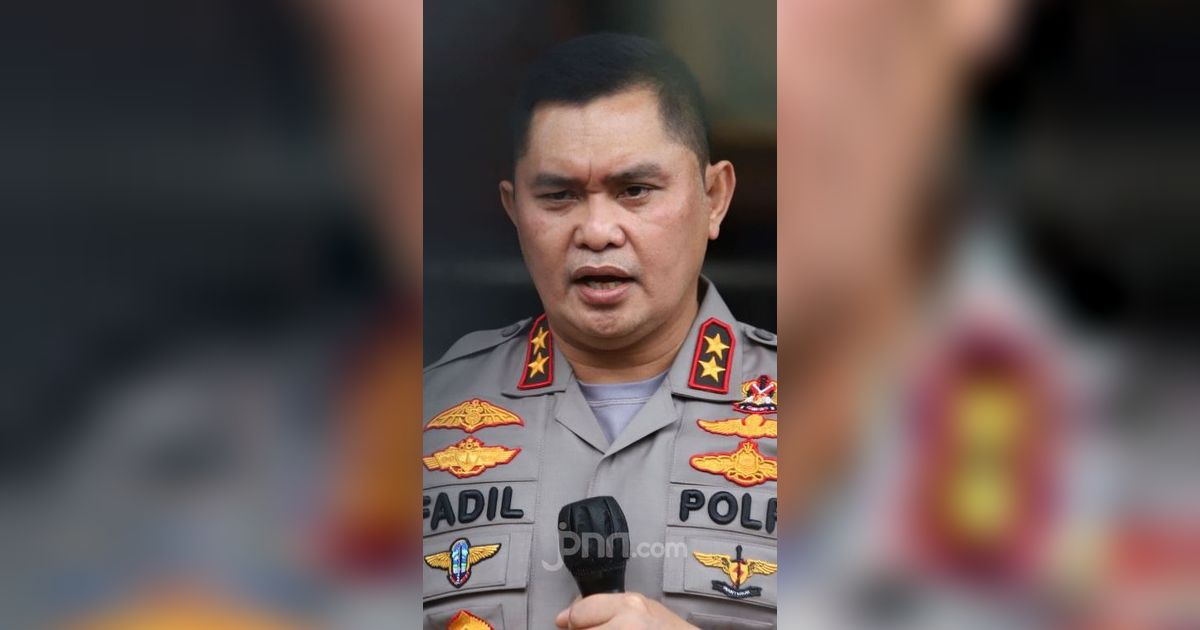 Jenderal Polisi Hadiahi Anggota Berbaju Lusuh: Jangan-jangan Pangkatnya Bintang 3 Lagi