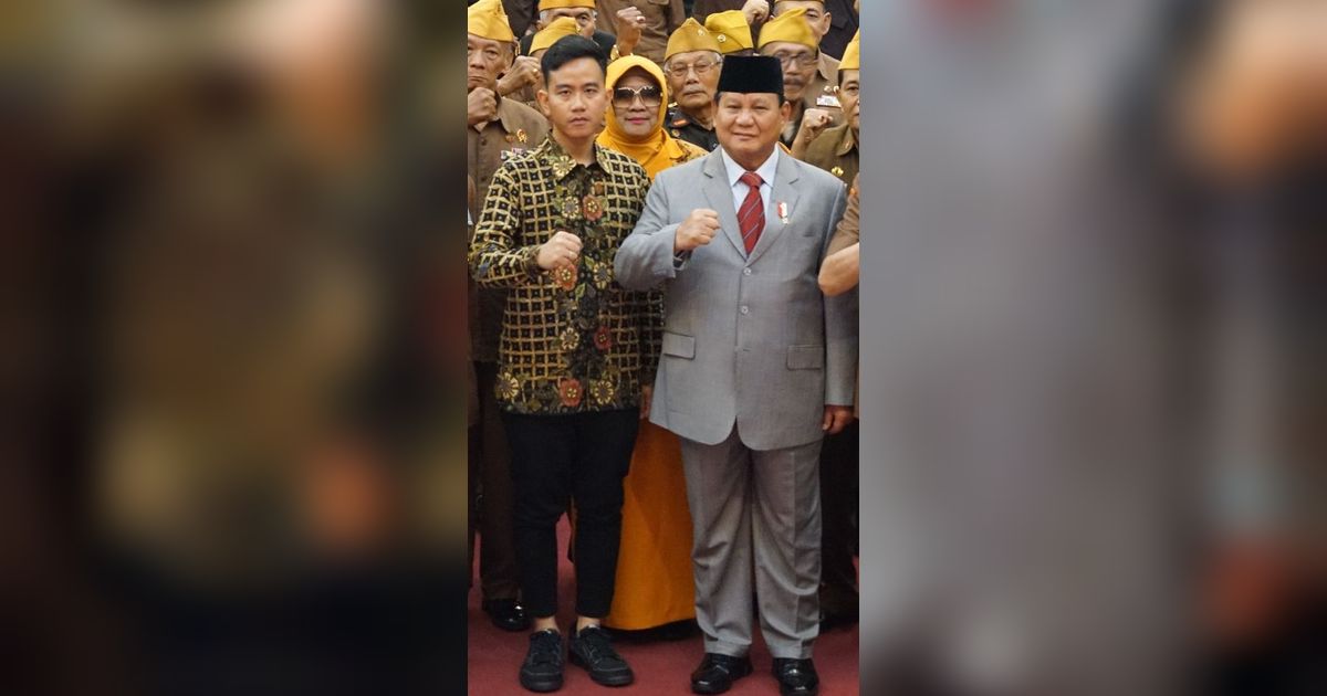 FOTO:  Prabowo dan Gibran Duduk Berdampingan di Peringatan Hari Veteran Nasional, Beginilah Momen Kedekatan Mereka