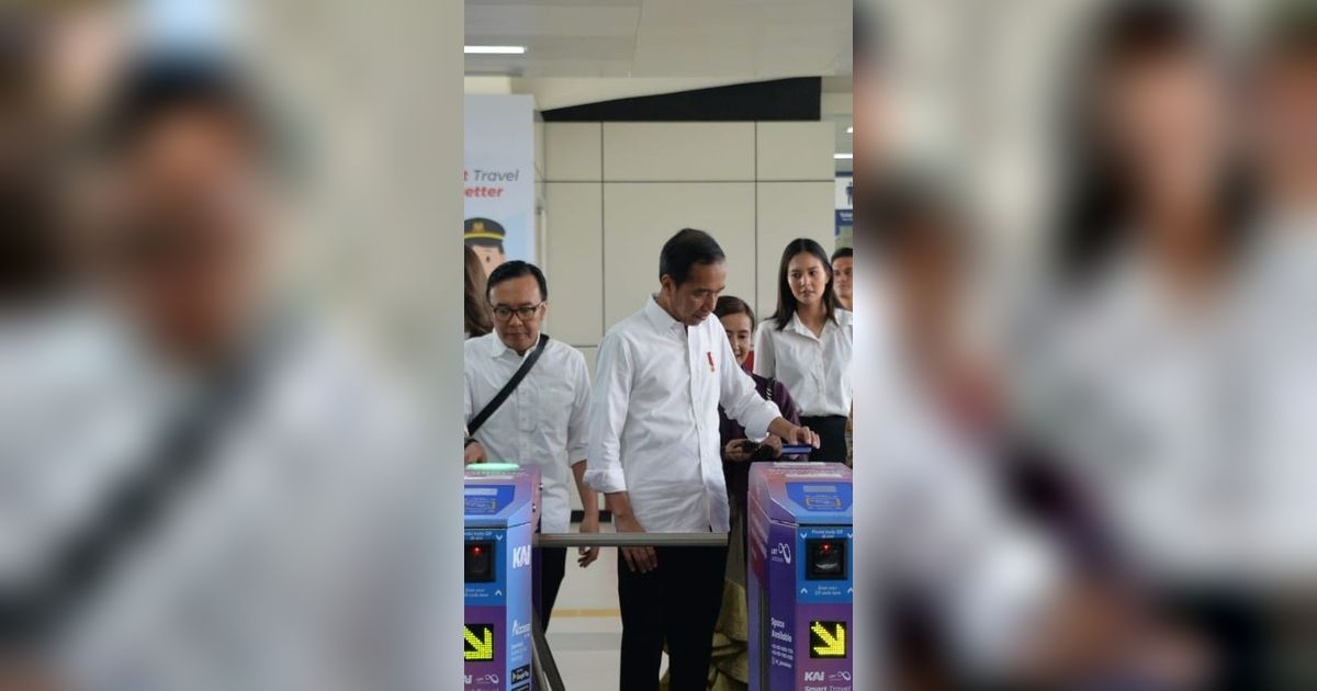 Momen Lucu Jokowi Salah Masuk Usai 'Tap' Kartu LRT, Ari Lasso yang Kebingungan