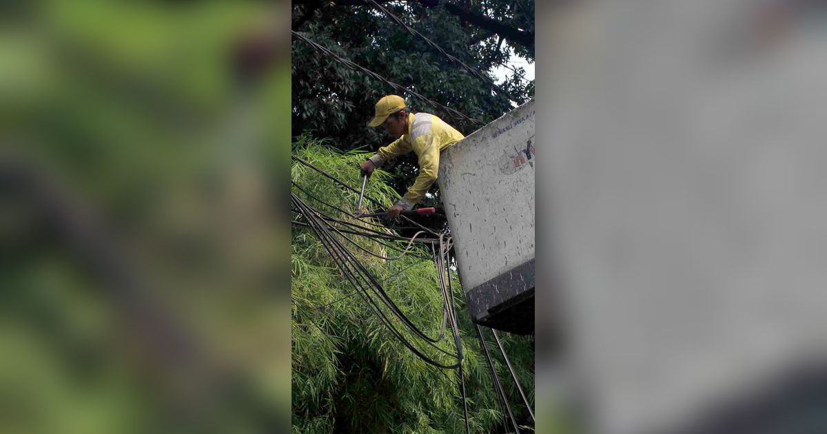 FOTO: Pemprov DKI Akhirnya Tertibkan Kabel-Kabel Semrawut di Jakarta