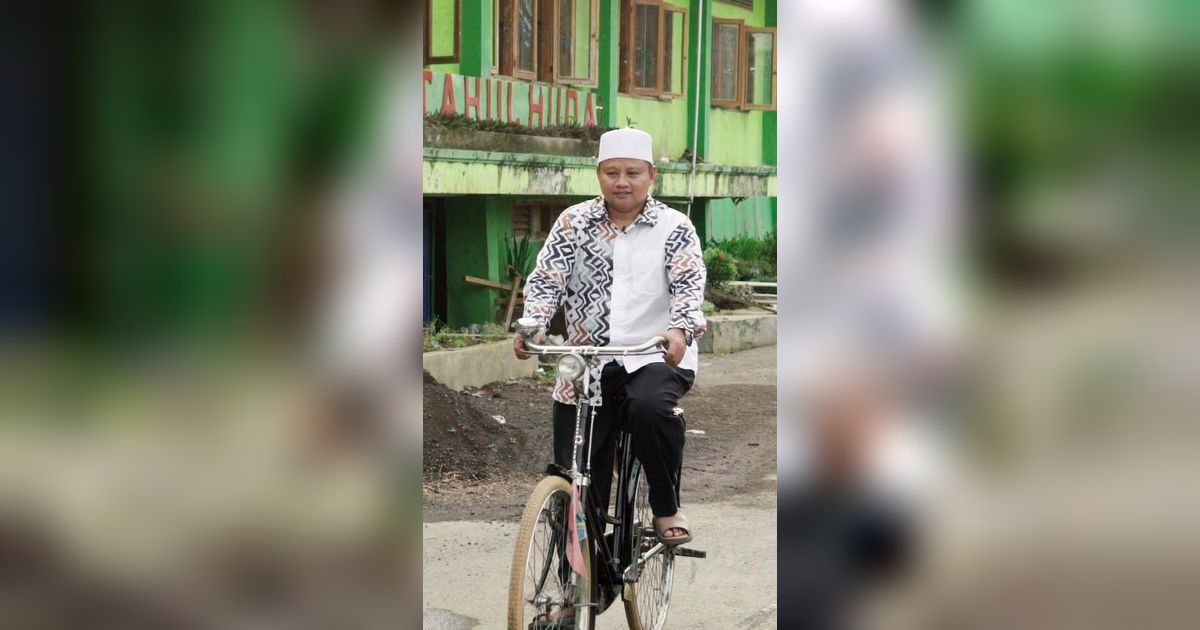 Wagub Jabar Jajan Cilok Rp500 Ribu di Pinggir Jalan, Saat Ditanya Ini Siapa, Penjual 'Gak Kenal'