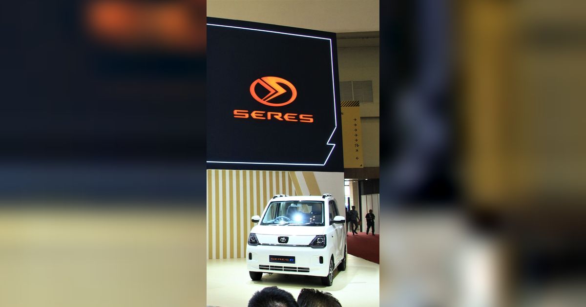 Mobil Listrik Paling Murah di GIIAS 2023: Wuling Air ev Lite versus Seres E1 Type B!