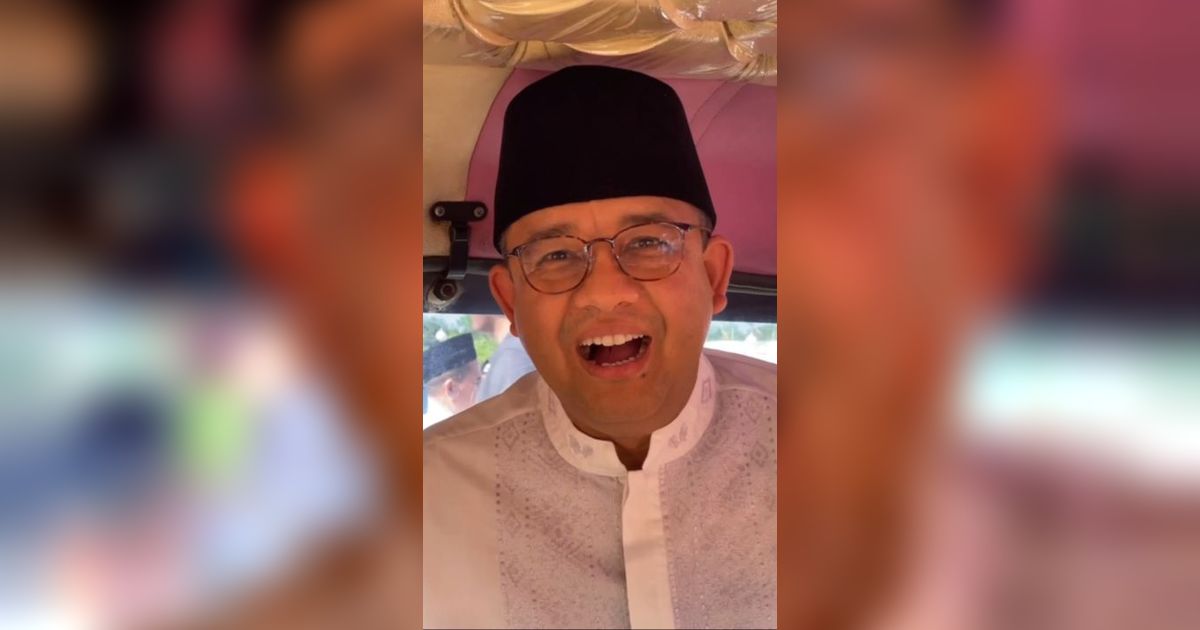 Anies Naik Angkot di Padang, Penumpang Kaget Tapi Malah Minta Dibayarin