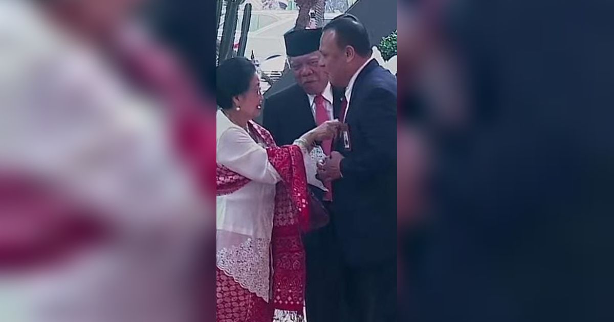 Momen Megawati Rapikan Dasi Firli Bahuri Saat Hadiri Sidang Tahunan MPR