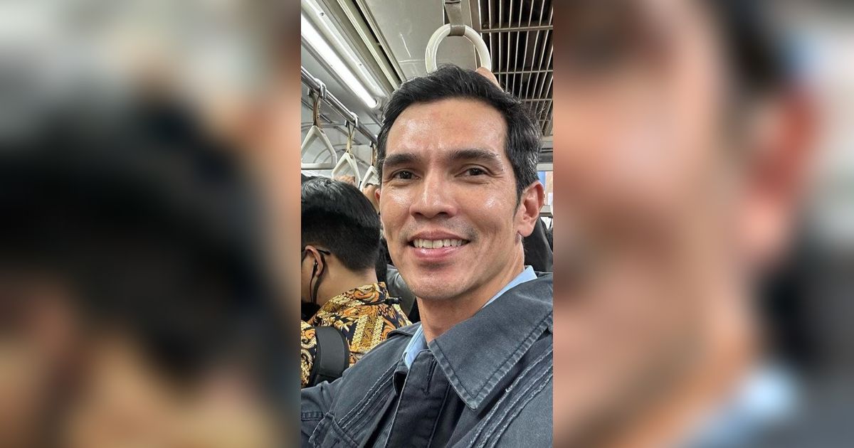 Deretan Potret Adrian Maulana Naik Transportasi Umum saat Kerja, Pakai KRL hingga Ojek