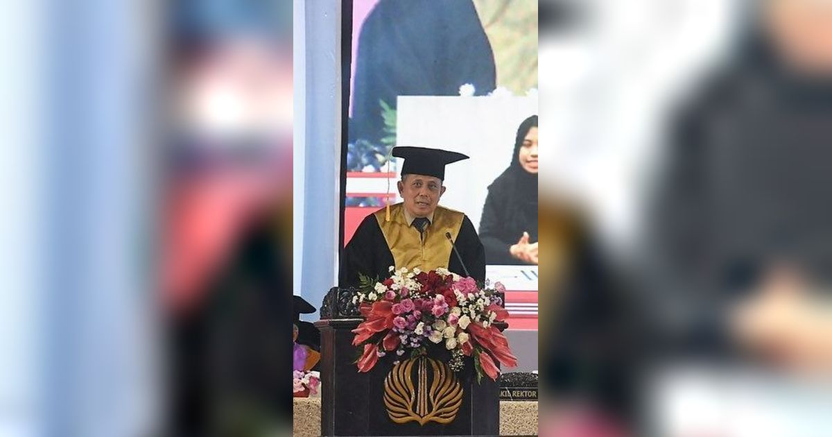 Jenderal Brimob Raih Gelar Kehormatan Doktor Honoris Causa, ini Potretnya Didampingi 2 Putranya Perwira Polri