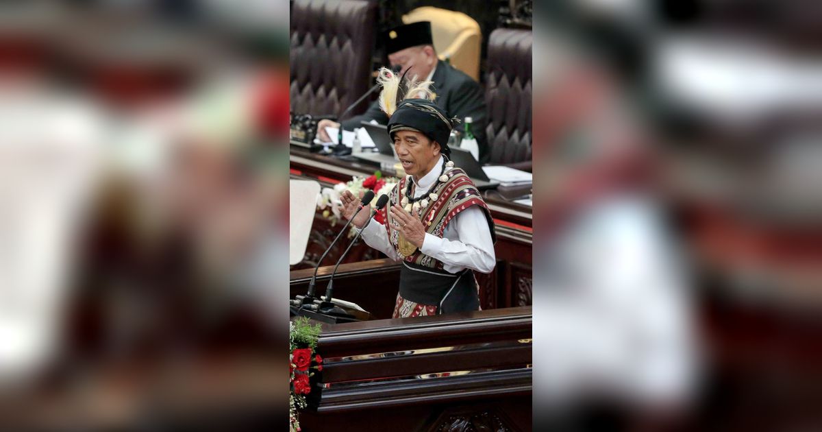 FOTO: Ekspresi Jokowi Curhat Disebut Pak Lurah, Plonga-plongo, hingga Firaun di Sidang Tahunan MPR