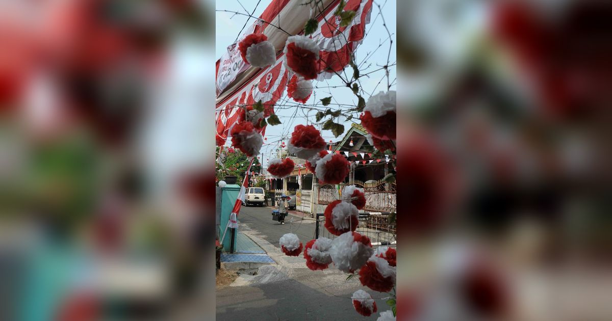 FOTO: Kreativitas Warga Penggilingan-Cakung Menyulap Barang Bekas Jadi Gapura 17 Agustus