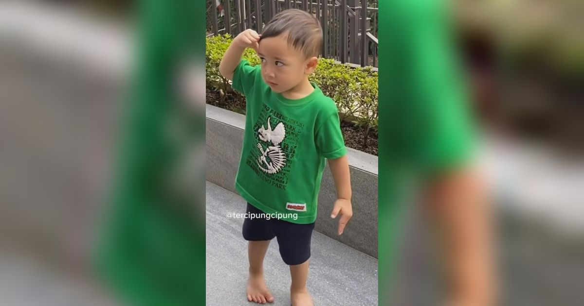Gemasnya Rayyanza Belajar Hormat, Netizen 'Dia Sebenarnya Bukan Bayi'
