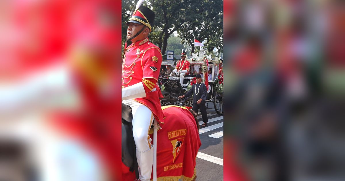 FOTO: Iring-Iringan Kirab Budaya HUT ke-78 Kemerdekaan RI saat Kereta Kencana Ki Jaga Rasa Antar Bendera Pusaka ke Istana Merdeka