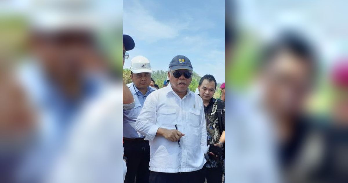 Momen Lucu Menteri PUPR Basuki Hadimuljono Singkap Jas Erick Thohir, Reaksi Istri Disorot