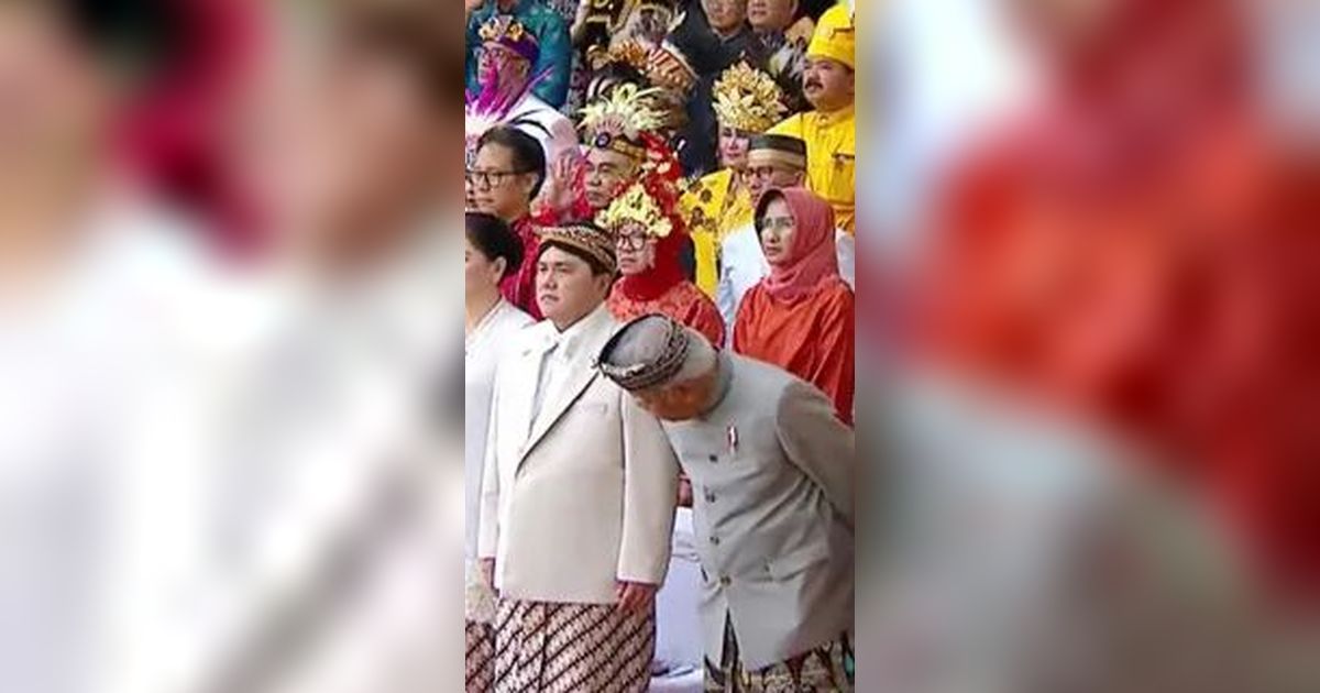 VIDEO: Momen Menteri Basuki Jahil Buka Baju Erick Thohir Saat Upacara di Istana