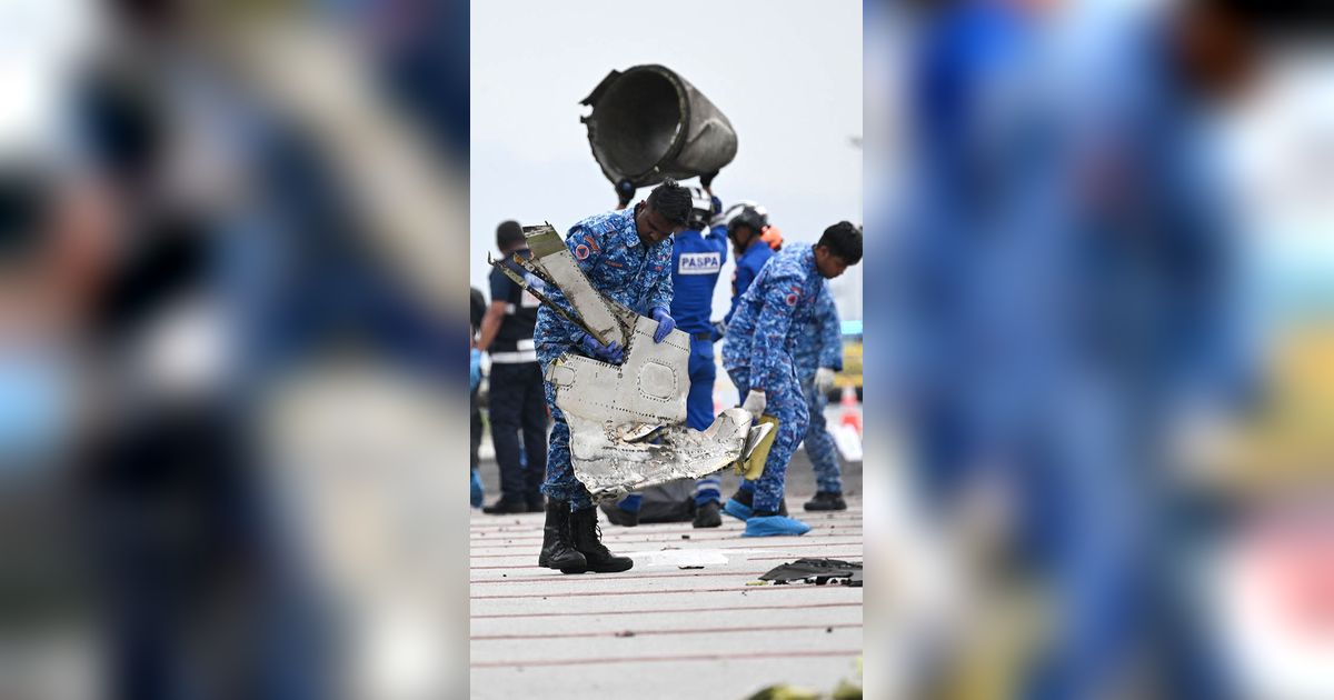 FOTO: Penampakan Puing Jet Pribadi di Malaysia yang Tabrak Motor dan Mobil hingga Tewaskan 10 Orang