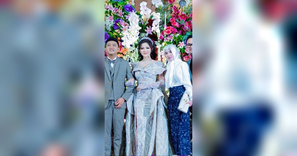 Cantiknya Shandy Purnamasari Hadiri Resepsi Ngunduh Mantu Denny Caknan dan Bella Bonita