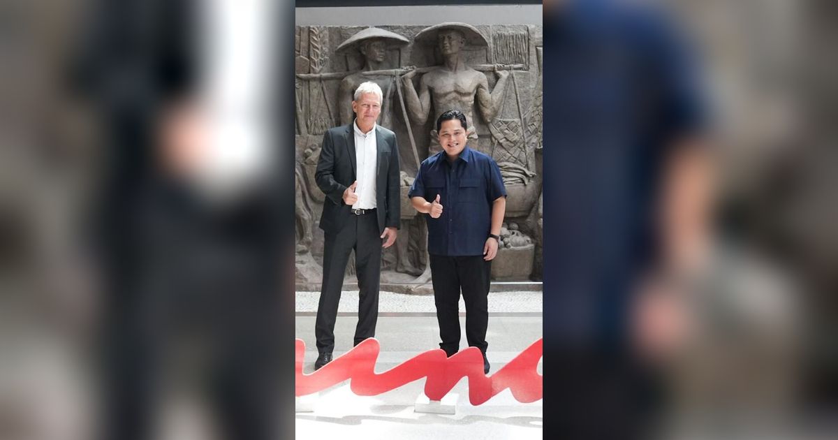 Frank Wormuth Tiba di Jakarta, Erick Thohir Ajak Jalan-Jalan ke Sarinah dan Beri Hadiah Baju Batik