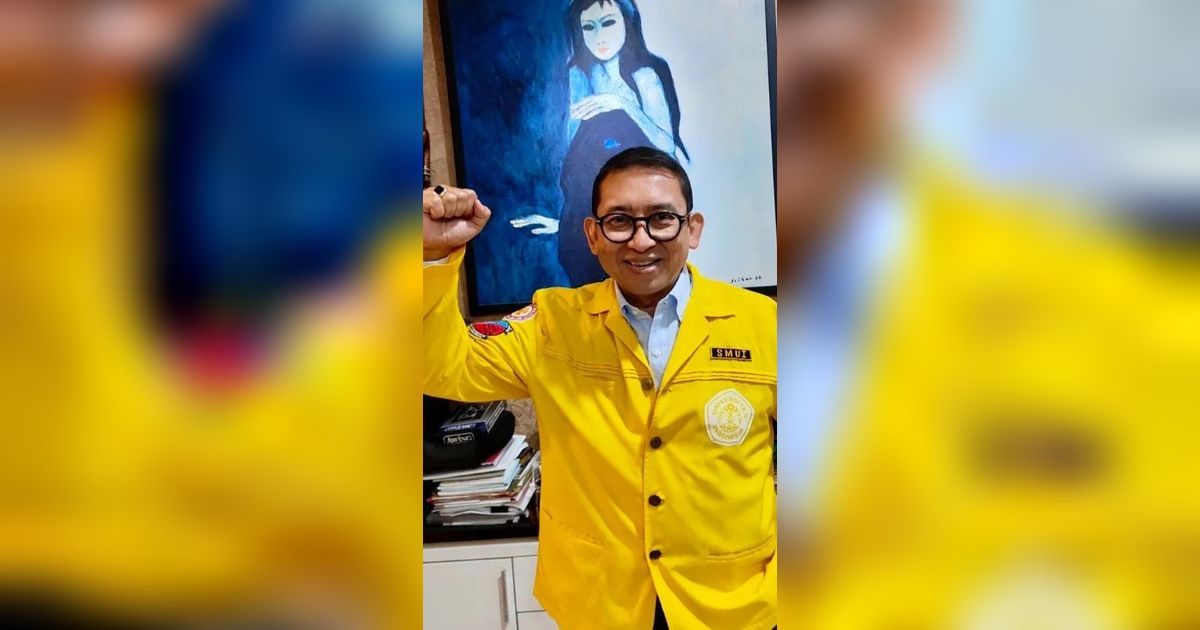 Bobot Menyusut, Fadli Zon Kelonggaran Pakai Jaket UI 32 Tahun Lalu saat Mahasiswa