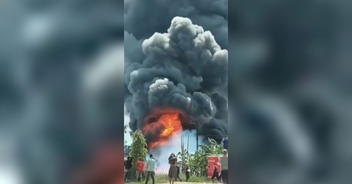 2 Gudang BBM Ilegal Terbakar, Kapolda Sumsel Copot 2 Kapolsek