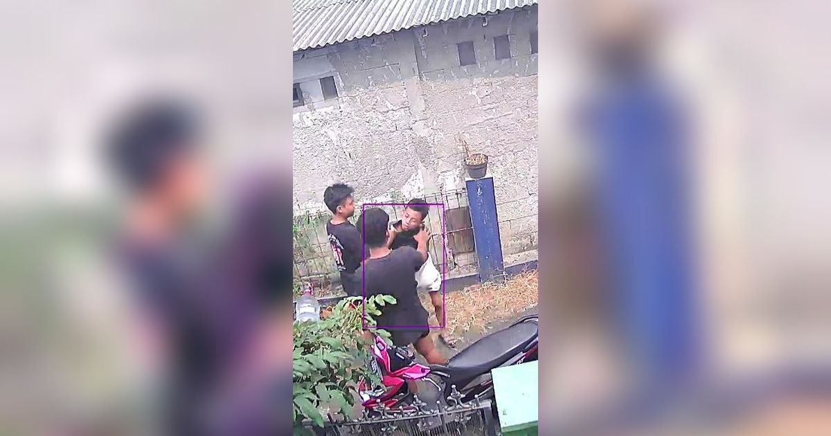 Beredar Video Remaja Dicekik hingga Diinjak 2 Pria di Gang Sempit, Polisi Selidiki