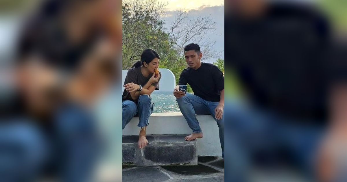 Momen Manis Dian Sastrowardoyo Bareng Suami di Yogyakarta yang Curi Perhatian