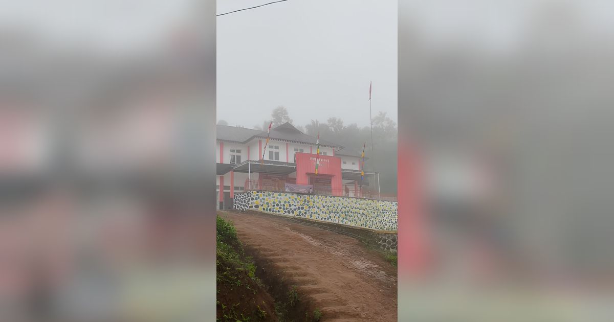 Cianjur Punya Puskesmas di Atas Awan, Bidannya Naik Motor Trail saat Bertugas