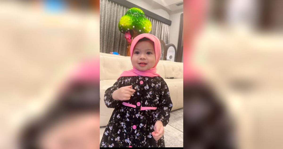 Lucu! Potret Ameena Putri Atta Halilintar dan Aurel Pakai Jilbab, Dipanggil 'Bu Hajjah'