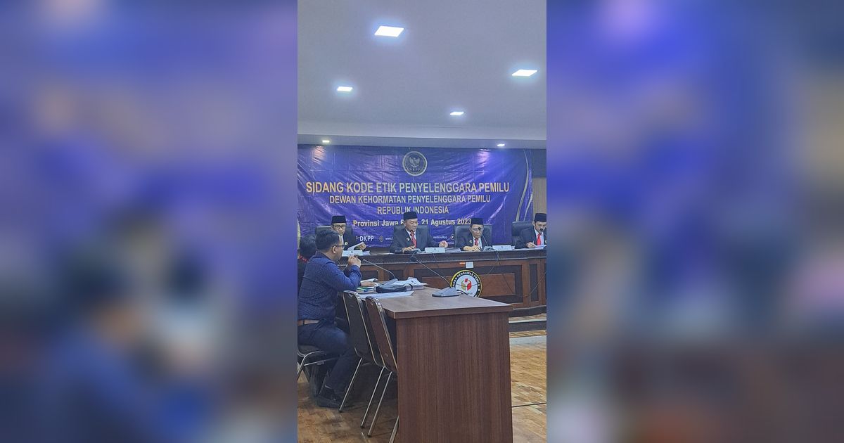 Sidang Etik, DKPP Cecar 4 Anggota KPU Karawang Alasan Tetapkan Sekretariat PPS