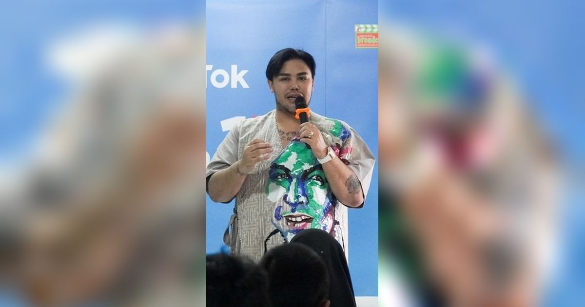 Potret Ivan Gunawan Membagikan Pengetahuan tentang Wirausaha kepada Siswa SMK dalam Kampanye #Serunya17an TikTok