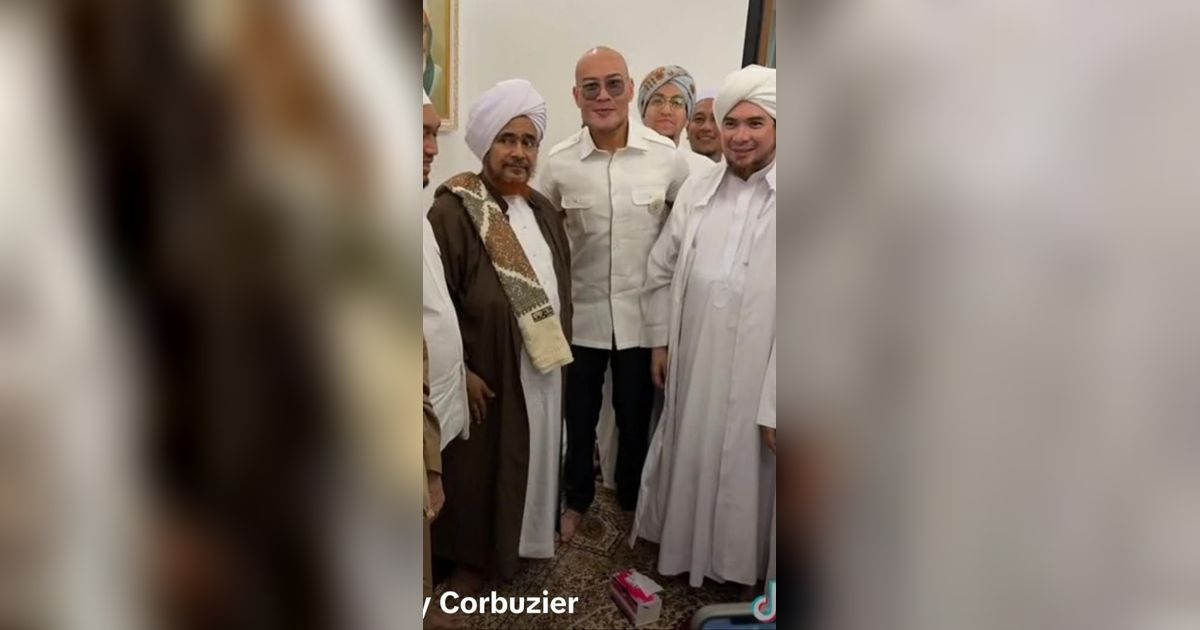 Deddy Corbuzier Cium Tangan dan Foto Bareng Habib Umar, Bikin Netizen Menangis Iri