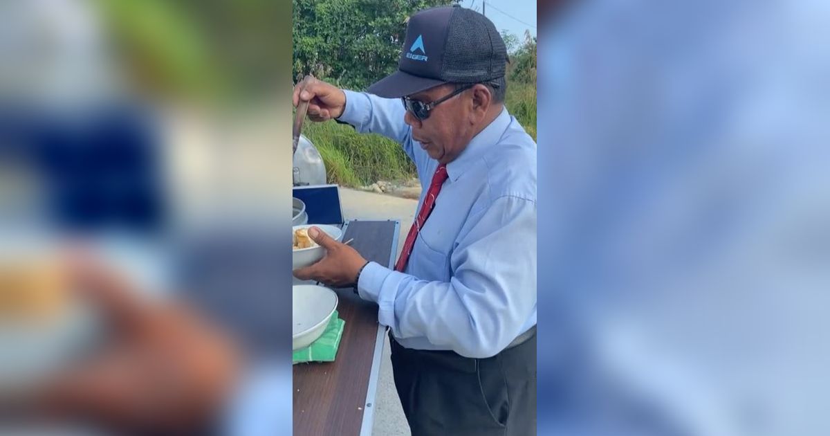 Viral Tukang Bakso Keliling Tampil Unik saat Berdagang, Pakai Outfit Formal Bak Pegawai Kantoran