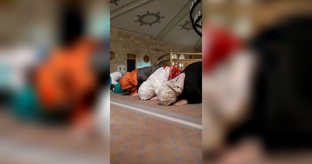 Tata Cara Sujud Syukur Sesuai Ajaran Rasulullah, yuk Amalkan ketika Mendengar Kabar Baik