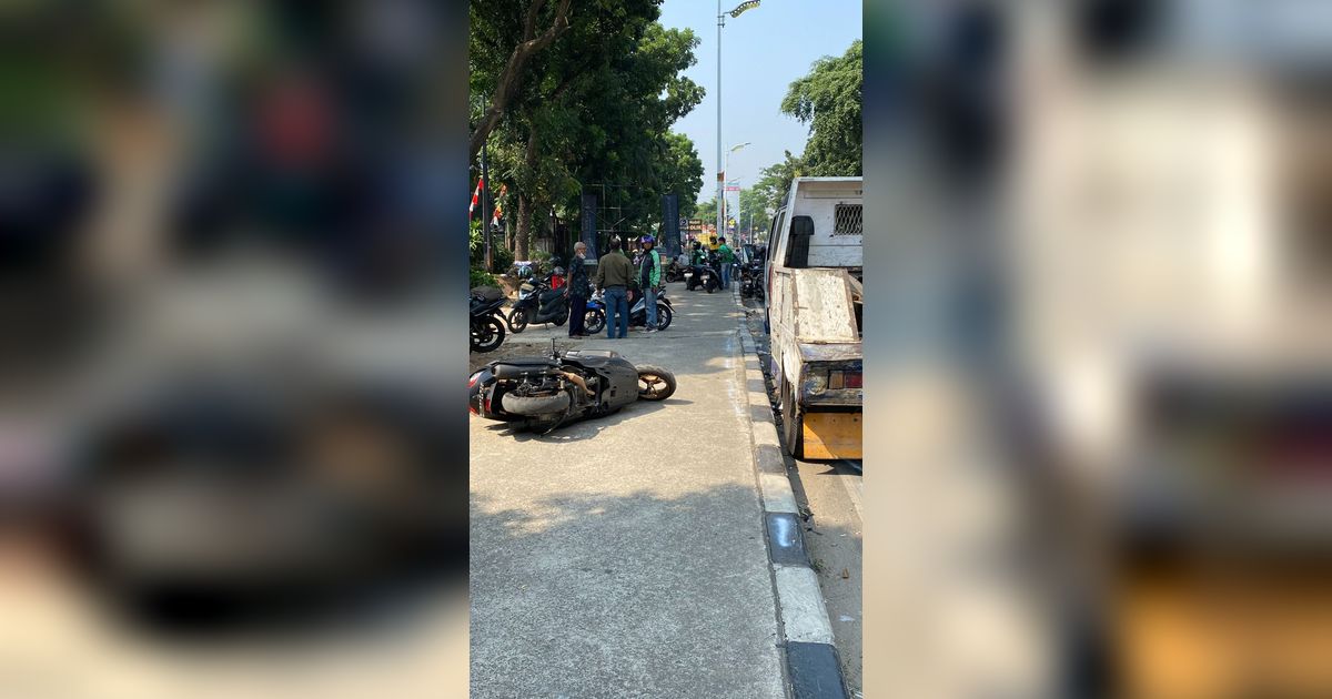 Kronologi Truk Bermuatan Batu Bata Tabrak Pemotor Lawan Arah di Lenteng Agung