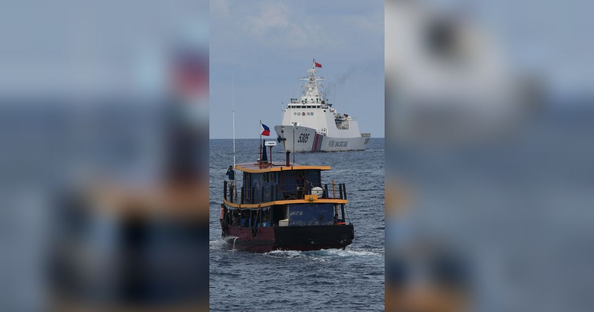 FOTO: Laut China Selatan Memanas, Kapal Penjaga Pantai China Cegat Kapal Sewaan Militer Filipina, AS-Jepang-Australia Mau Kirim Kapal Perang