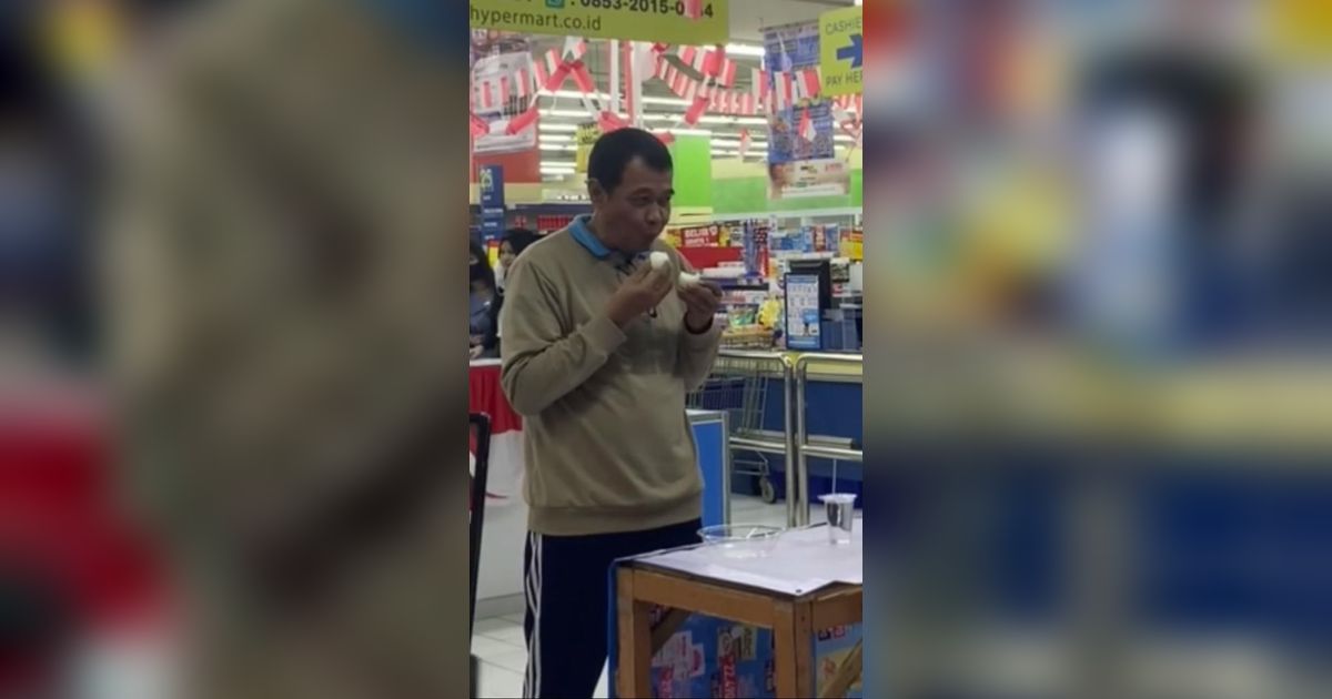 Random Banget, Aksi Bapak Tiba-tiba Ikut Lomba Makan Telur saat Belanja Ini Viral