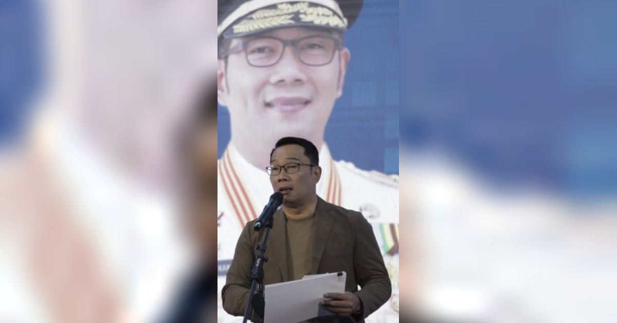 VIDEO: Ketahuan Lagi Keusilan Pak Bas Ikut-ikutan Peluk, Ridwan Kamil 