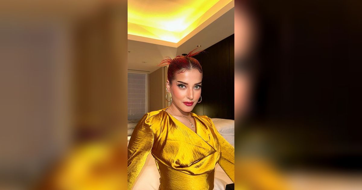 Pesona Tasya Farasya dalam Balutan Dress Mustard yang Mewah
