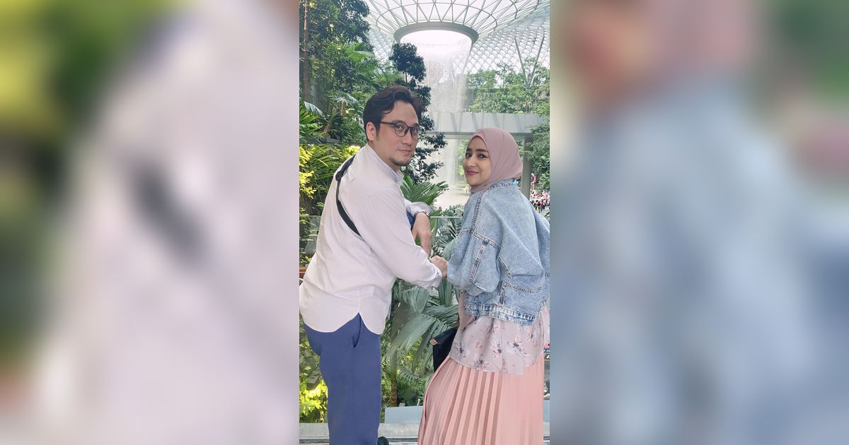 Potret Liburan Bersama Suami dan Dua Putra Cindy Fatikasari, Kini Lebih Menawan Setelah Anak Perempuannya Menikah