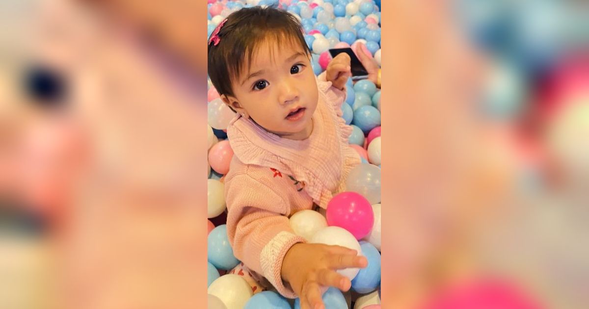 10 Potret Terbaru Amala Anak Irish Bella Kini Menginjak 1 Tahun, Cute Banget!