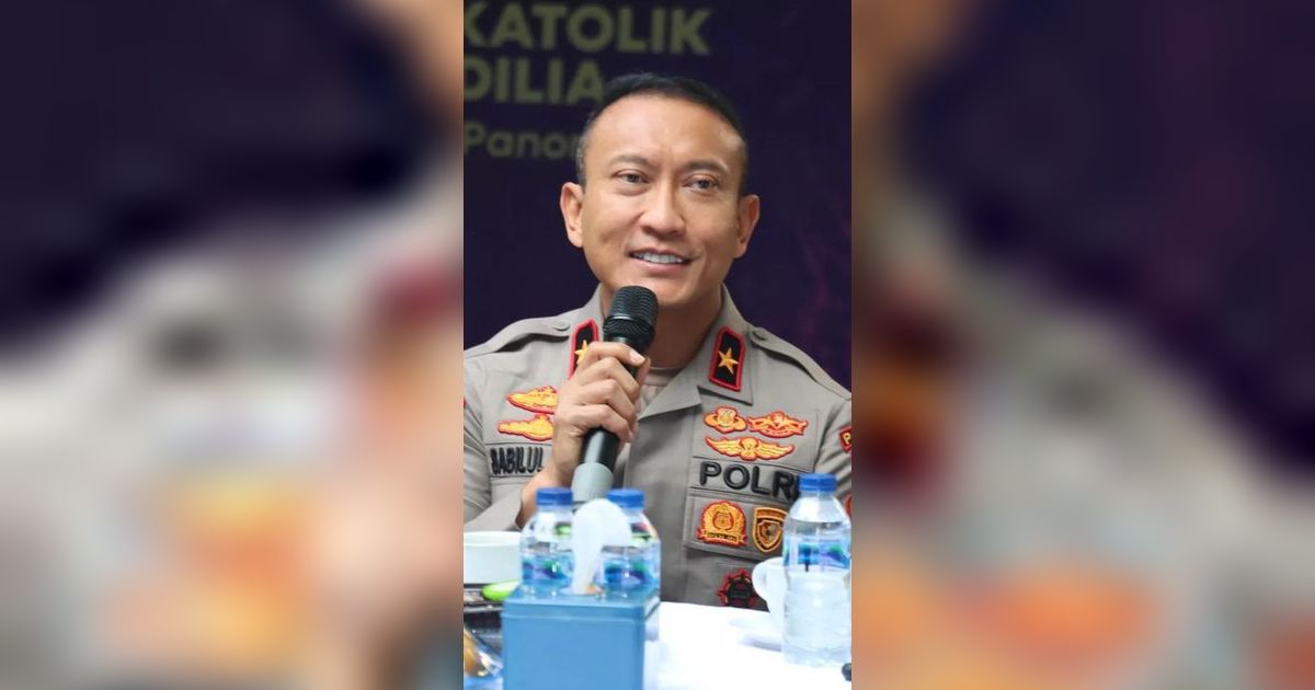 Wakapolda Banten Suapi Kue ke Tahanan yang Berulang Tahun di Bulan Agustus 'Di Hadapan Allah SWT Semua Sama'